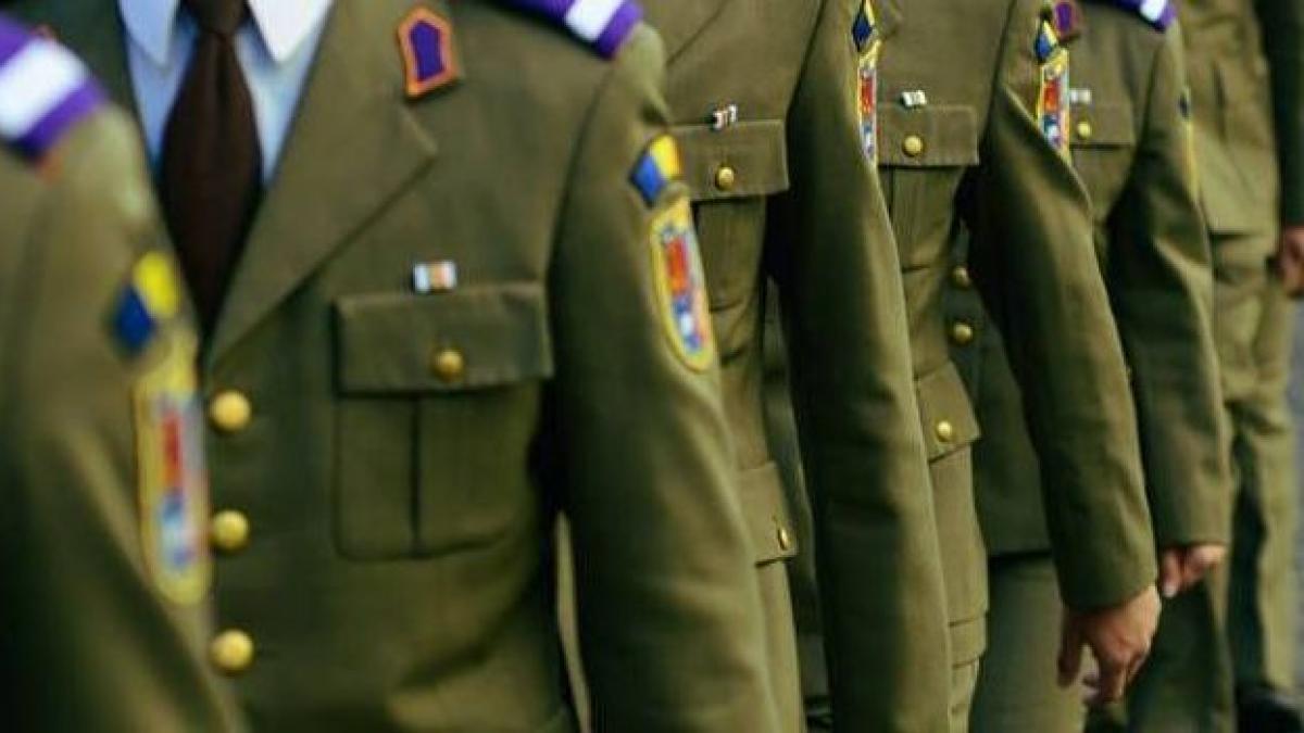 noua pacaleala pusa la cale de un instructor auto le a promis ca vor ajunge militari de cariera