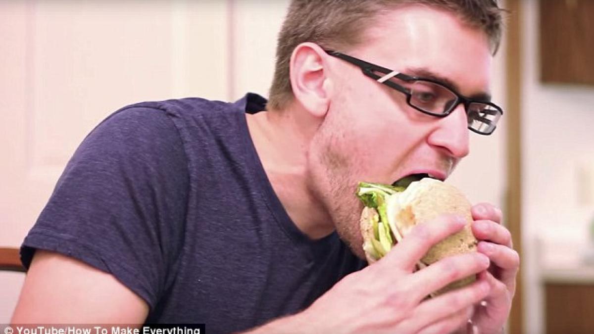 sandvisul acesta a costat 1 500 de dolari si a durat sase luni sa fie preparat ce il face special