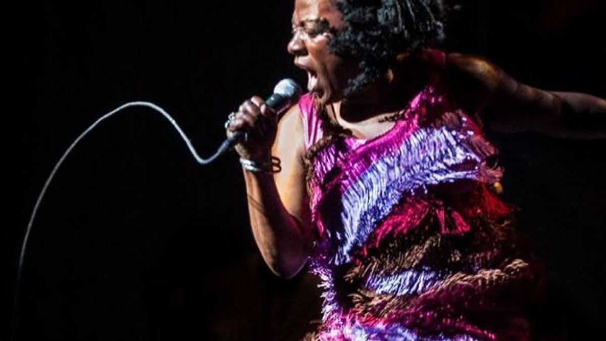 cantareata soul sharon jones a murit