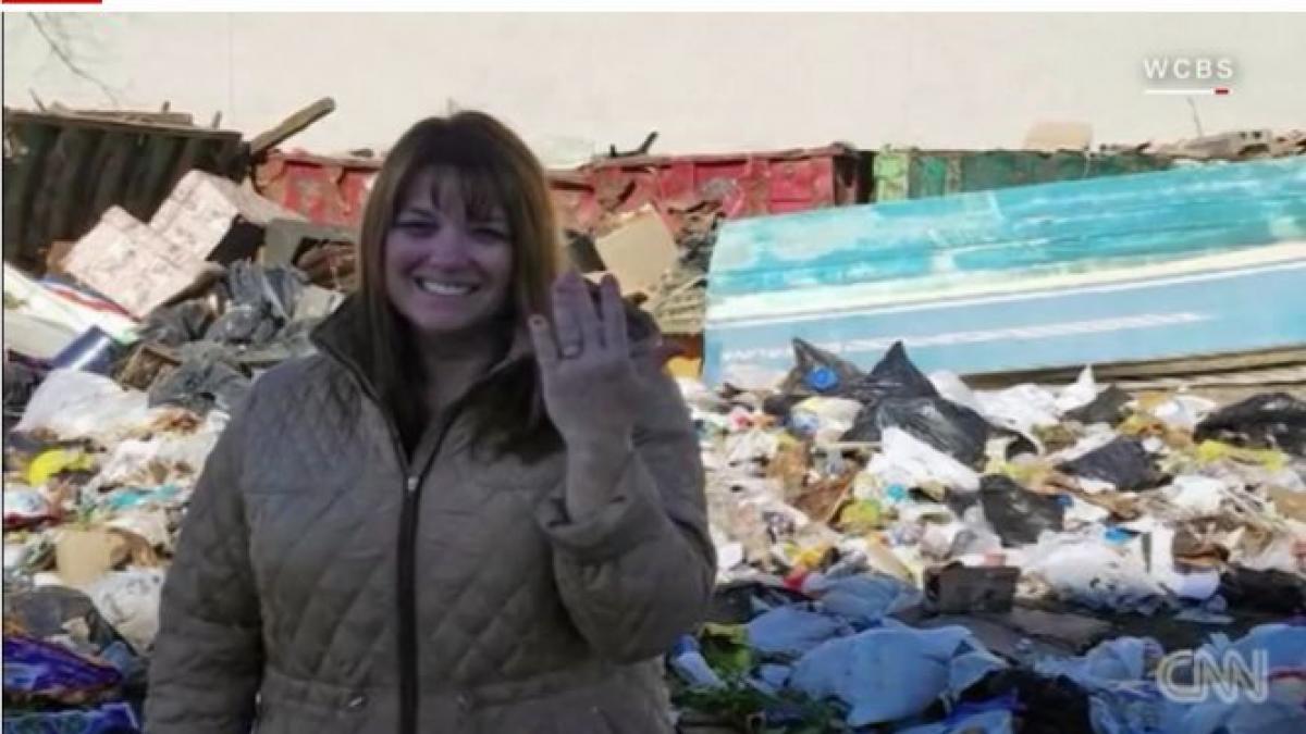 a patit rusinea vietii si a luat sotul si au plecat sa caute in groapa de gunoi a fost ca intr un