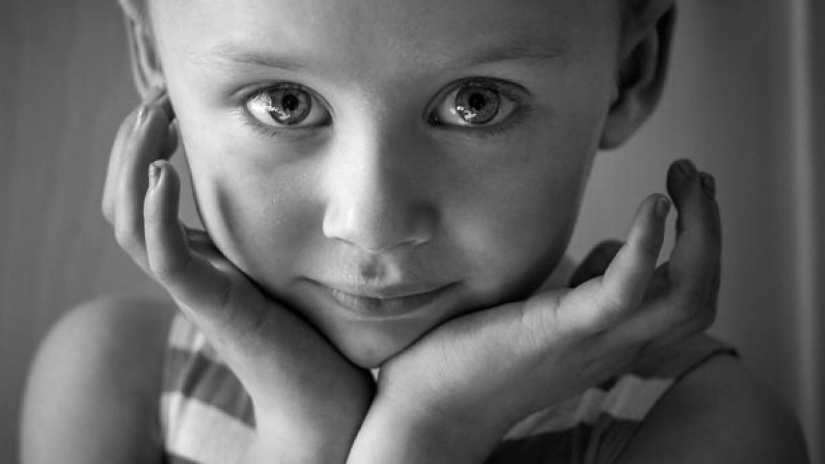 lupta unei fetite de patru ani cu cancerul a incetat o lume intreaga o plange