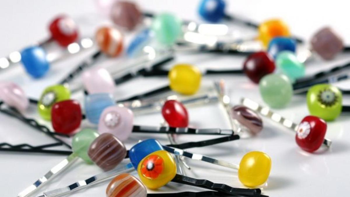 de ce au agrafele de par o latura curbata