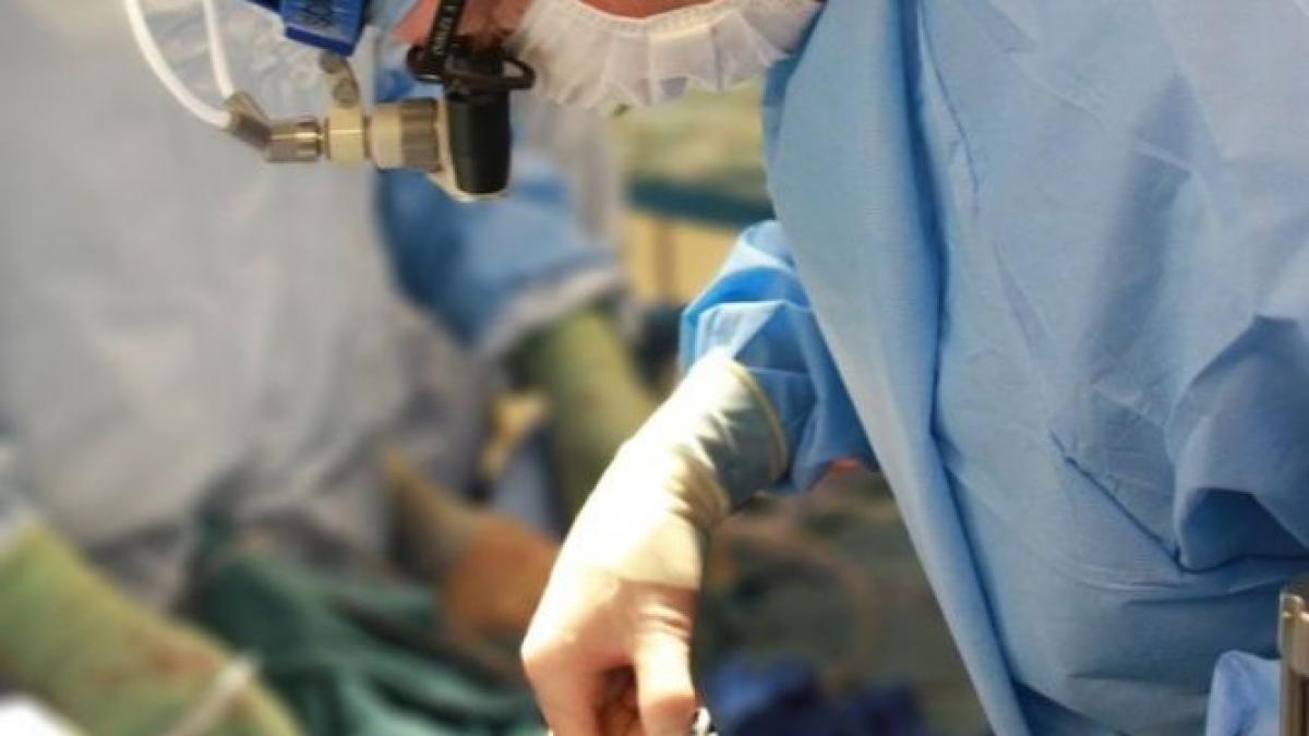 degetele de la picior i au fost mutate pe mana