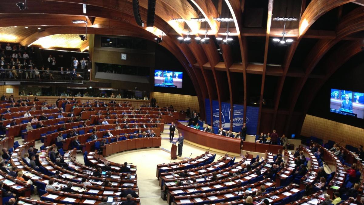 lege noua parlamentarii care absenteaza nemotivat amendati cu peste 15 din salariu