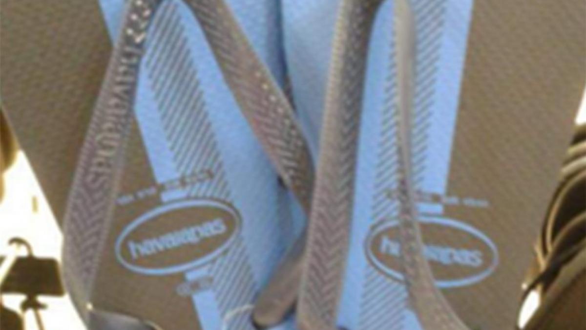 fotografia care a isterizat internetul ce culoare credeti ca are aceasta pereche de slapi raspunsul