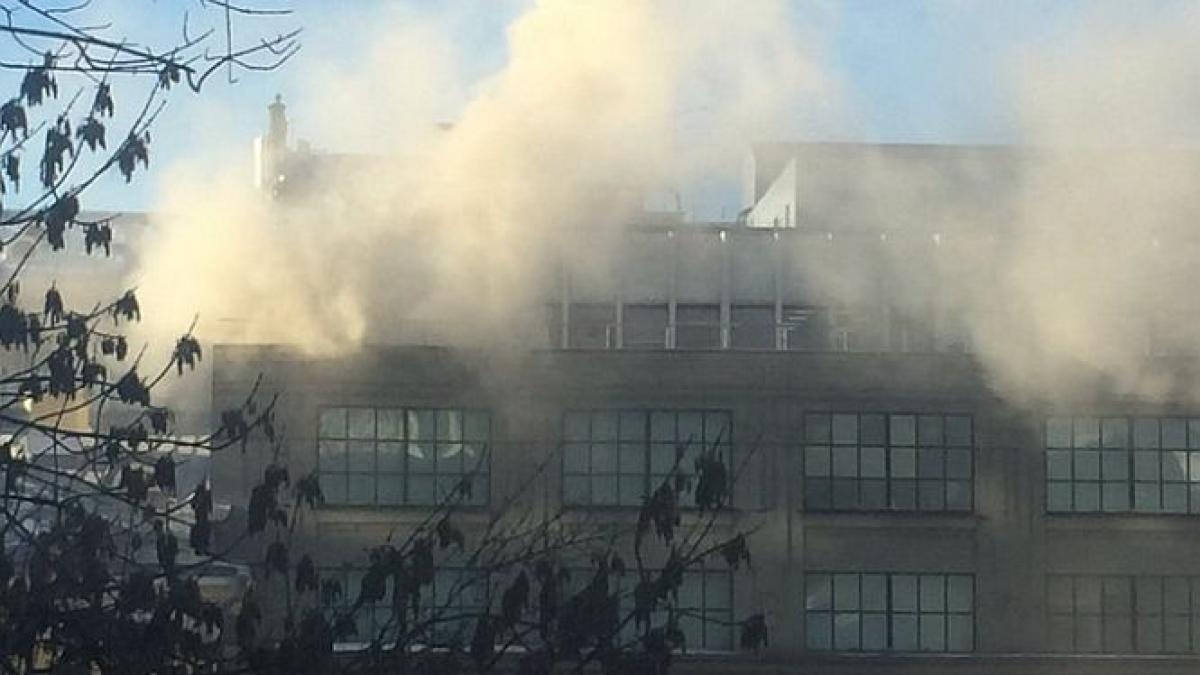 incendiu urias la un centru comercial din moscova