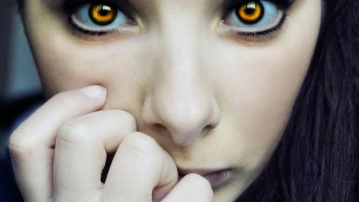 se hraneste cu sangele iubitului nu ma pot abtine cum arata femeia vampir