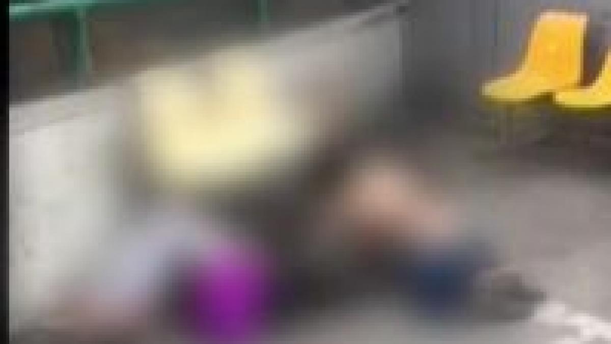 batrani abandonati in fata spitalului universitar video revoltator