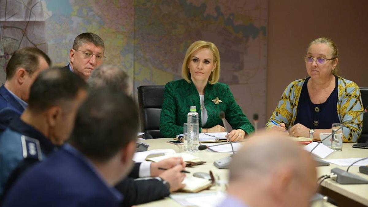 gabriela firea impodobeste capitala cu politisti de sarbatori benzile unice vor fi monitorizate