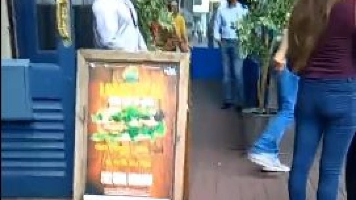 s au luat la bataie cu un bodyguard in fata unui bar nu s a terminat bine pentru ei video