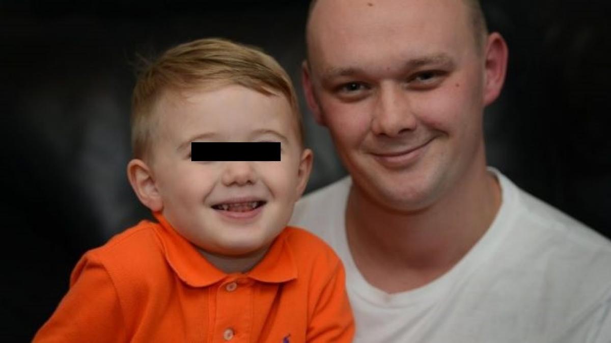 dintr o data tatal sau a cazut lat la pamant sufocandu se copilul de 3 ani s a dus a luat iaurtul