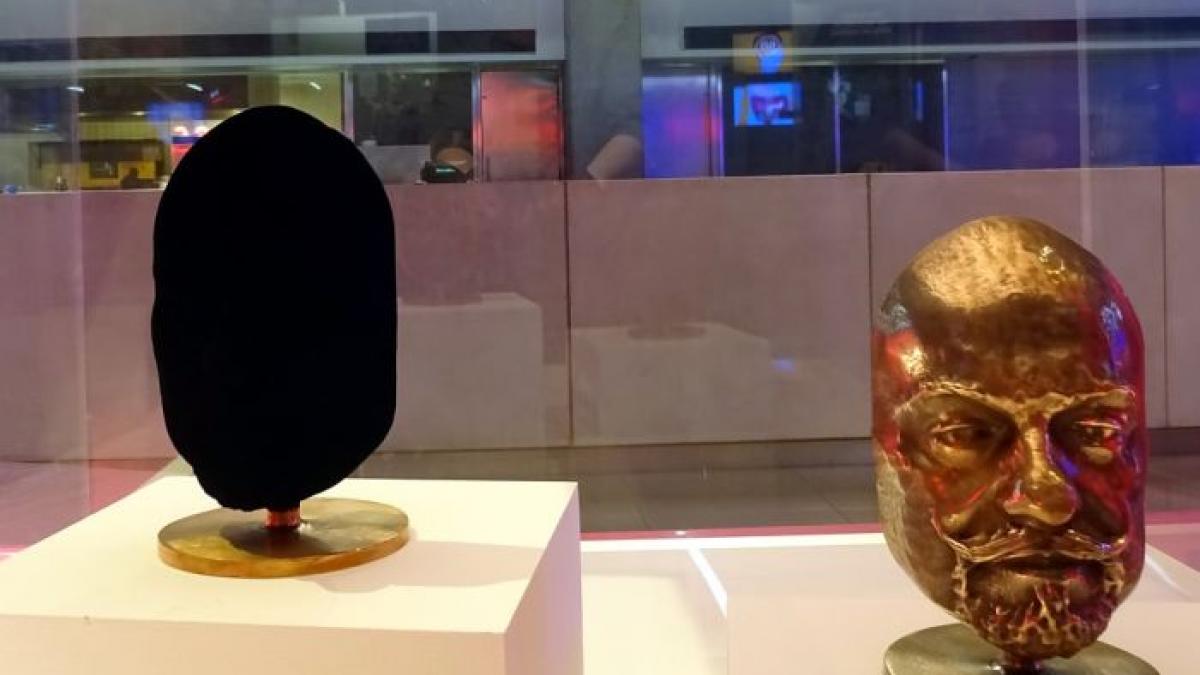 ti se pare ca acesta poza este editata nu nu e care este explicatia pentru negrul atat de intens