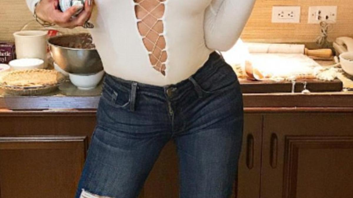 gafa uriasa facuta de mariah carey ce se vede in aceasta imagine