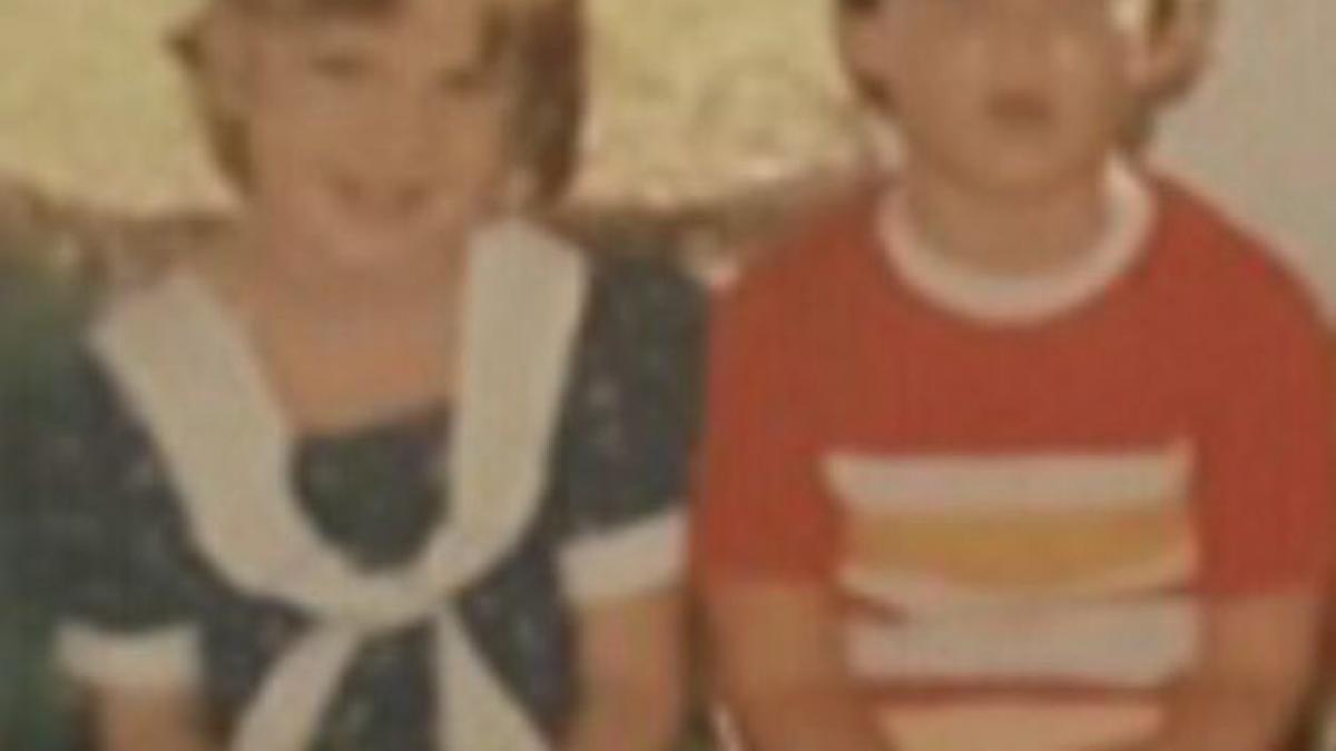 s au iubit cand erau doar niste copii dupa 30 de ani s au regasit pe retelele de socializare