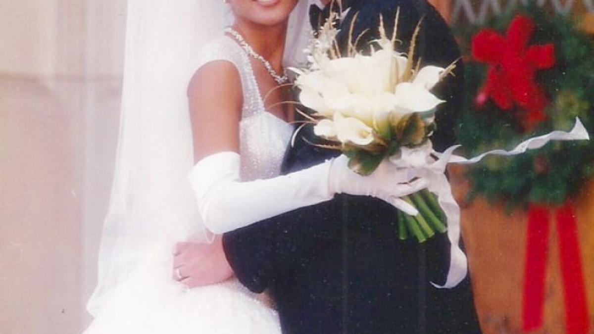 un chirurg plastician isi opereaza sotia de 14 ani ca sa o faca perfecta cum arata femeia