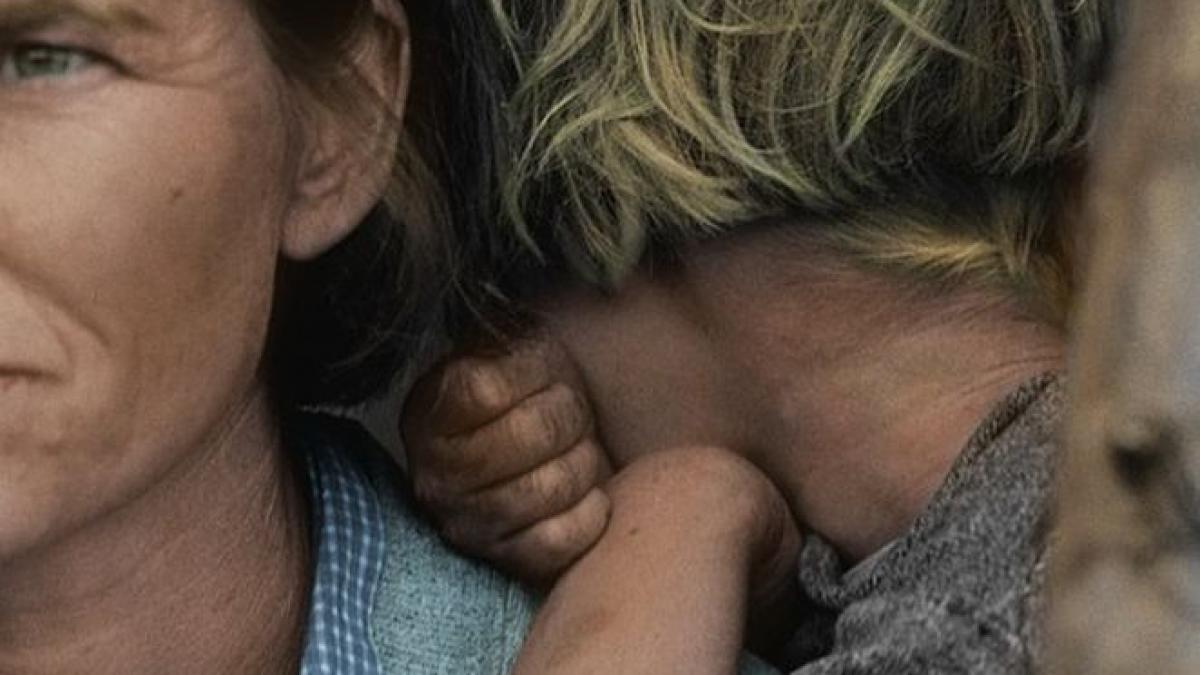 avea patru copii cand a iesit din casa si s a uitat la gardul curtii si a dat seama ca a ramas cu