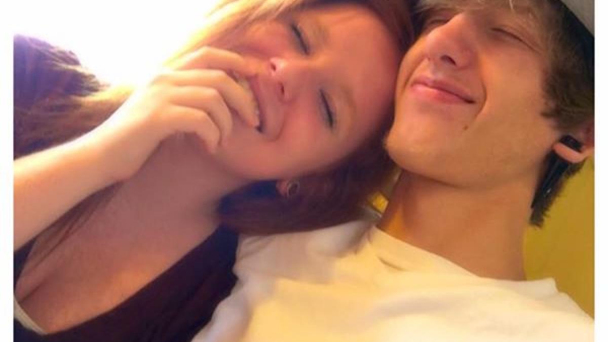 ce ii face baiatul acesta iubitei lui in fiecare noapte nu e deloc romantic dar