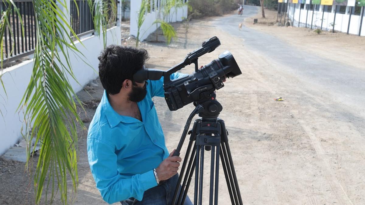 o jurnalista din romania jefuita chiar in timpul unei transmisiuni live