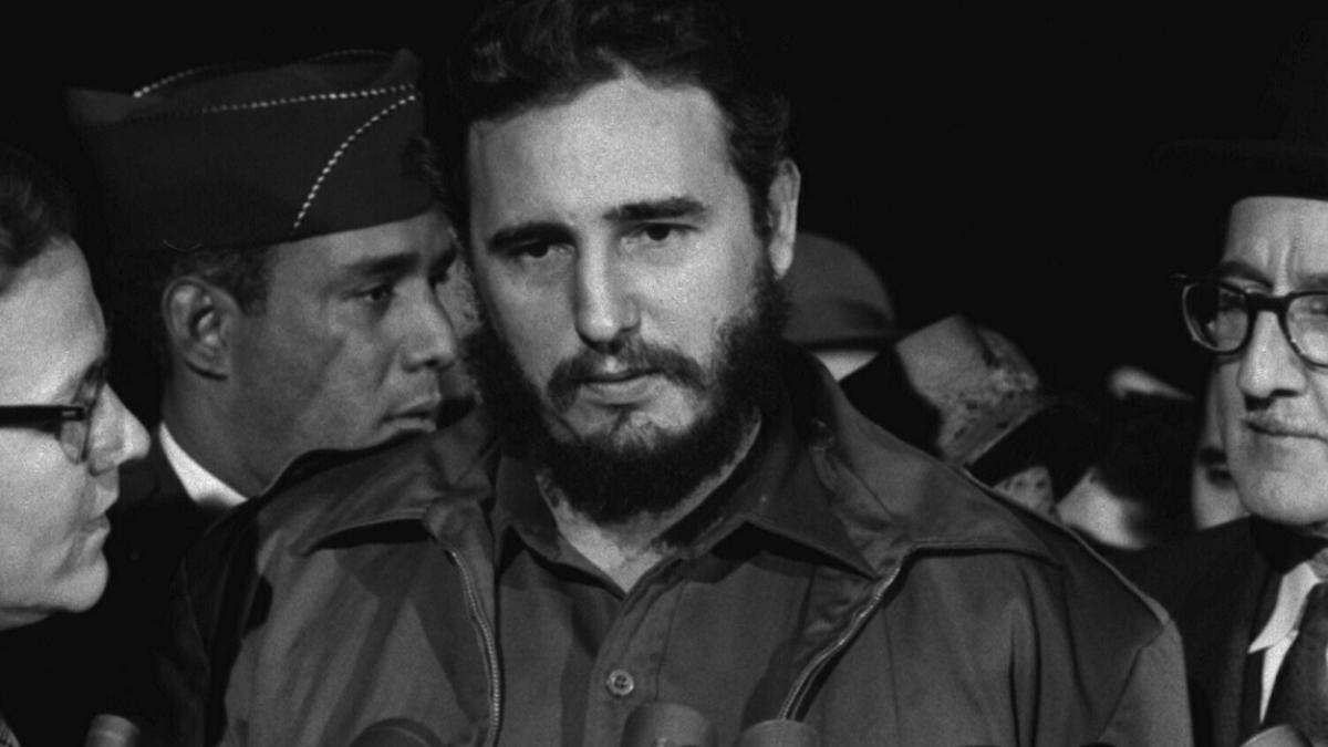 femeile din viata lui fidel castro parintele revolutiei cubaneze inconjurat de femei frumoase si