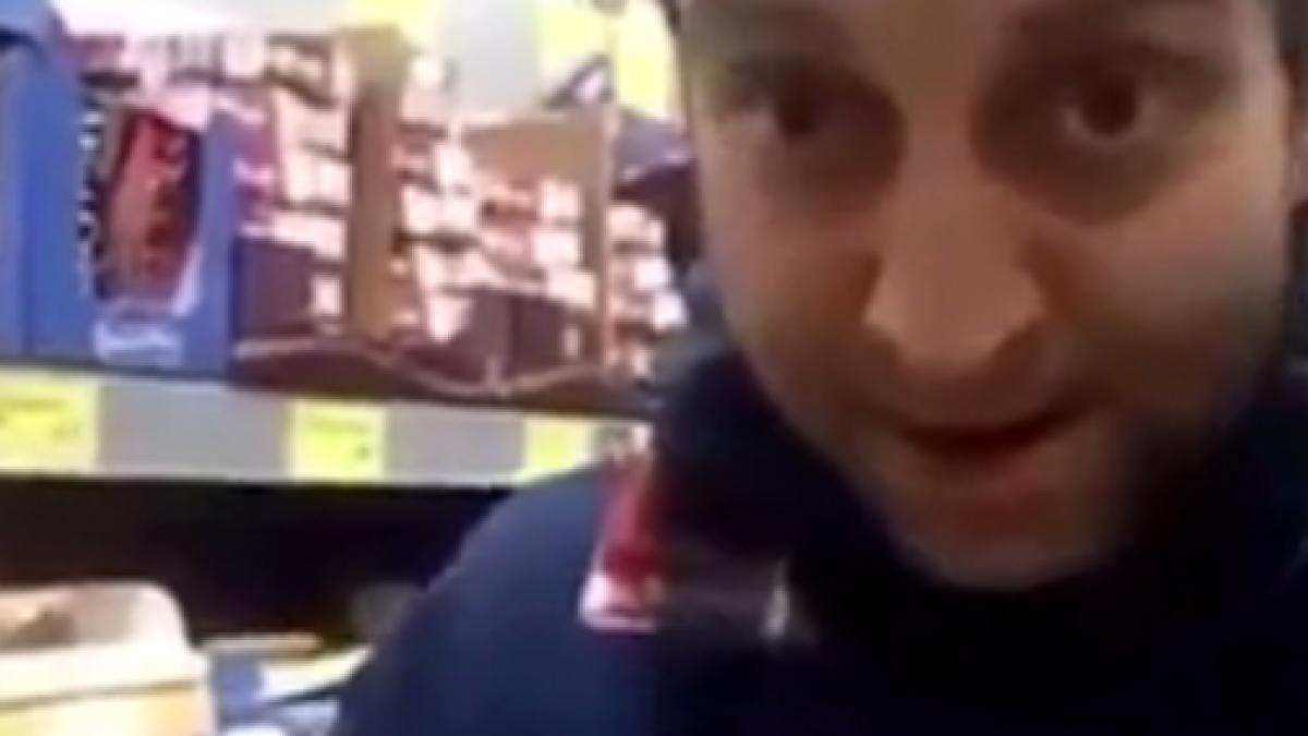 doi imigranti romani din marea britanie dau lectii de furat intr un clip filmat chiar in magazinul