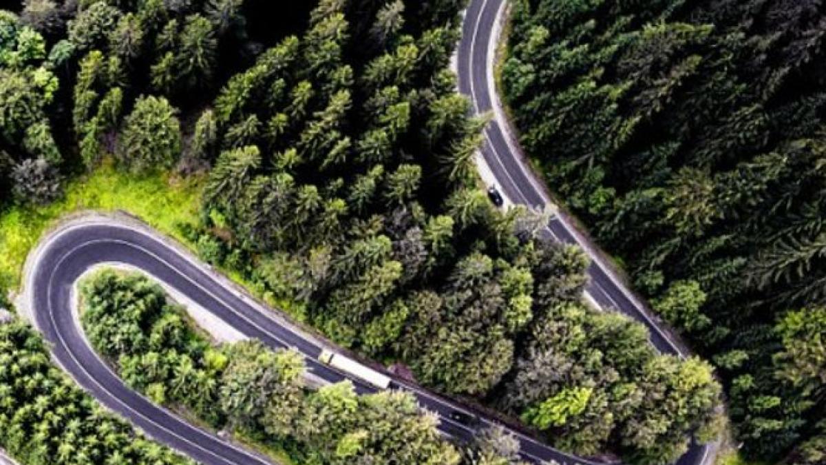 fotografia facuta de un roman care a facut inconjurul lumii ce drum apare in imagine