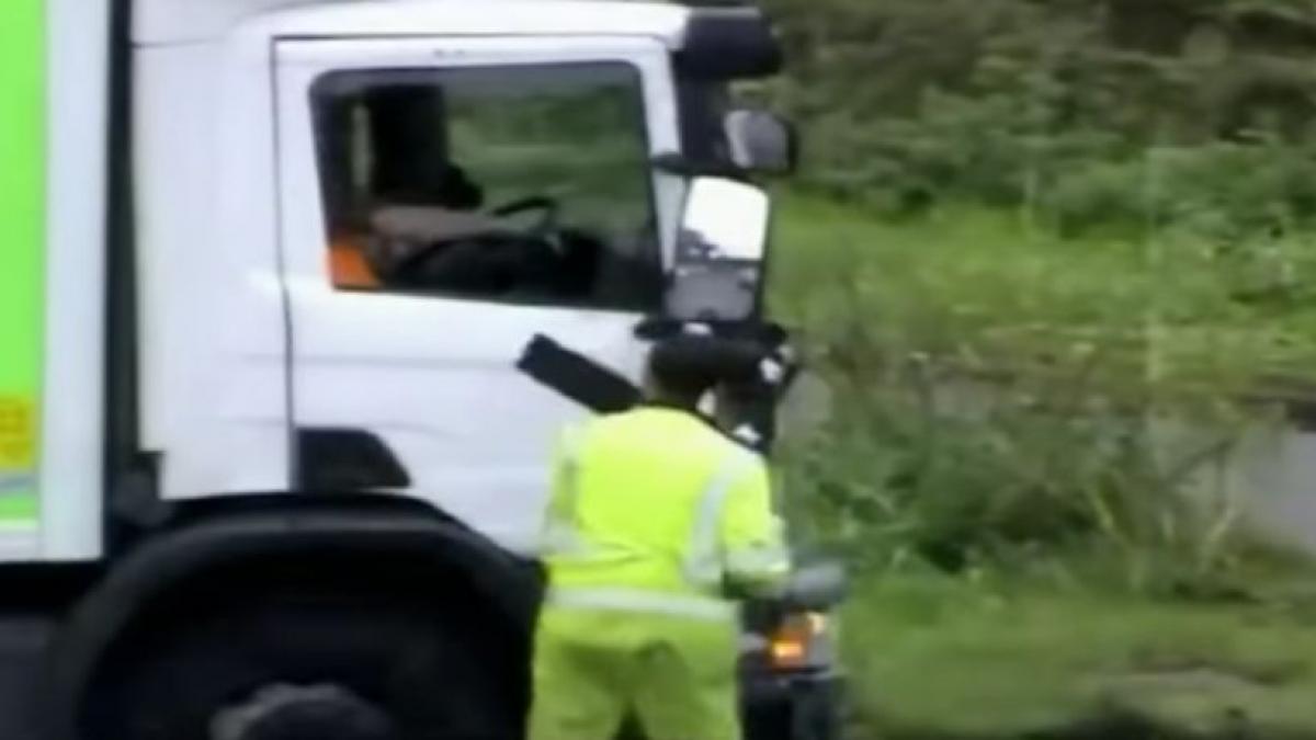 incident socant in trafic i a spart parbrizul cu lopata si a sarit la bataie politistilor nu le a