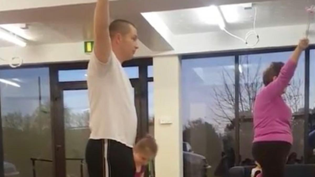 lucreaza pentru us air force in viata de zi cu zi insa alaturi de fiica lui face piruete si plie