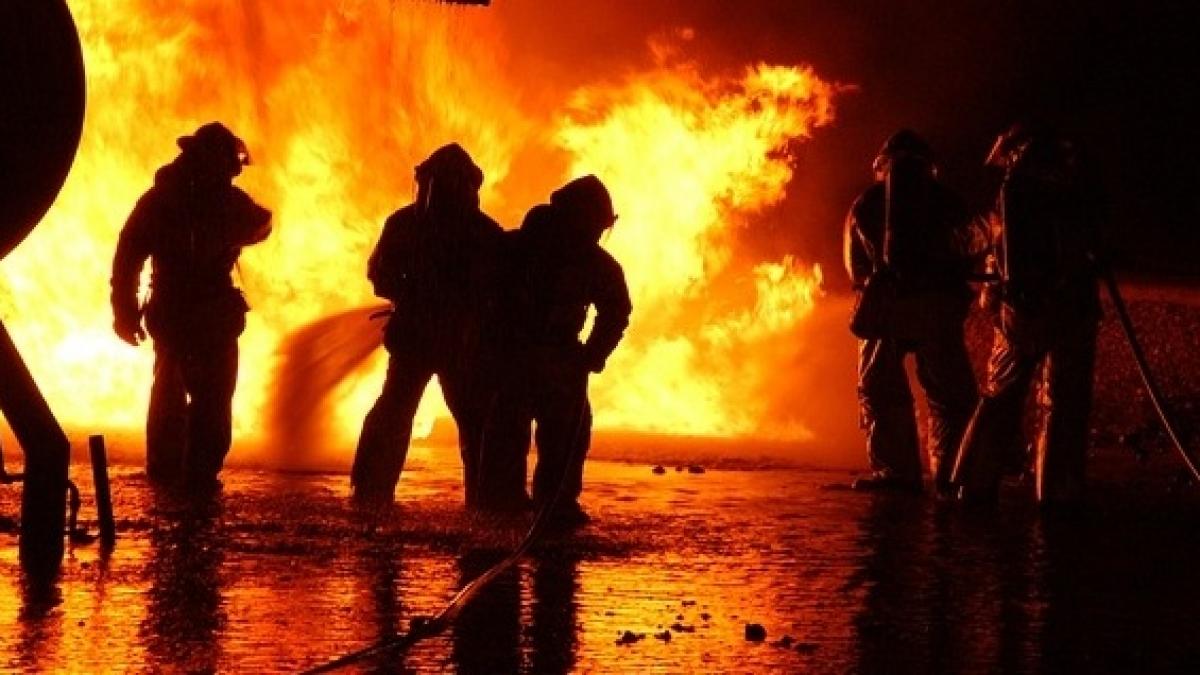 un tren de navetisti a ars in apropiere de mangalia video