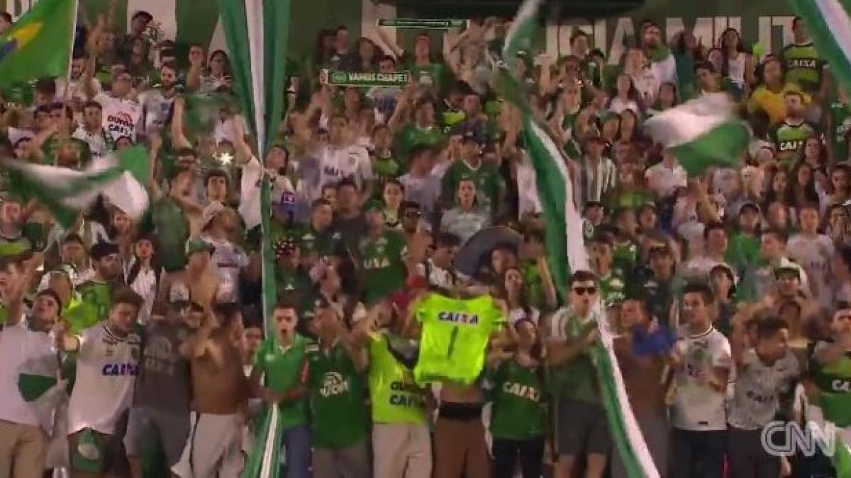 imagini impresionante jucatorii echipei chapecoense omagiati de zeci de mii de brazilieni