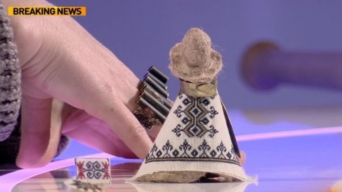 romania e aici cum e pastrata traditia populara romaneasca prin bijuterii