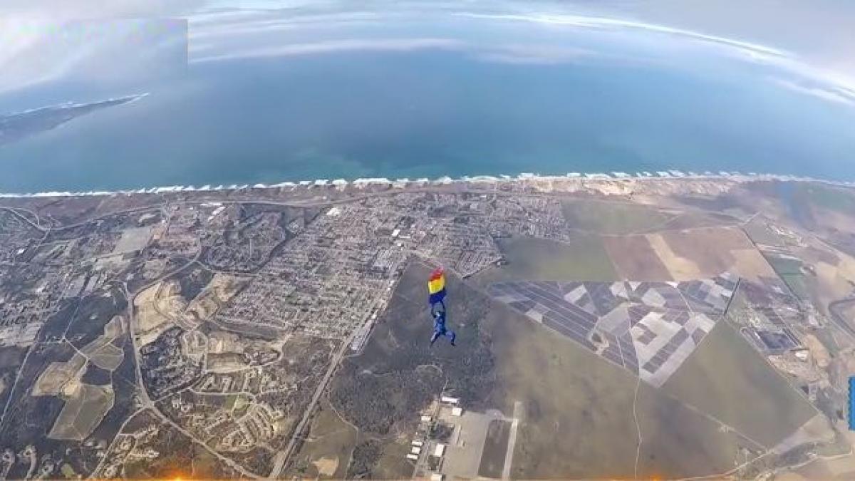 romania e aici steagul romaniei a fluturat pe cerul californiei imagini senzationale