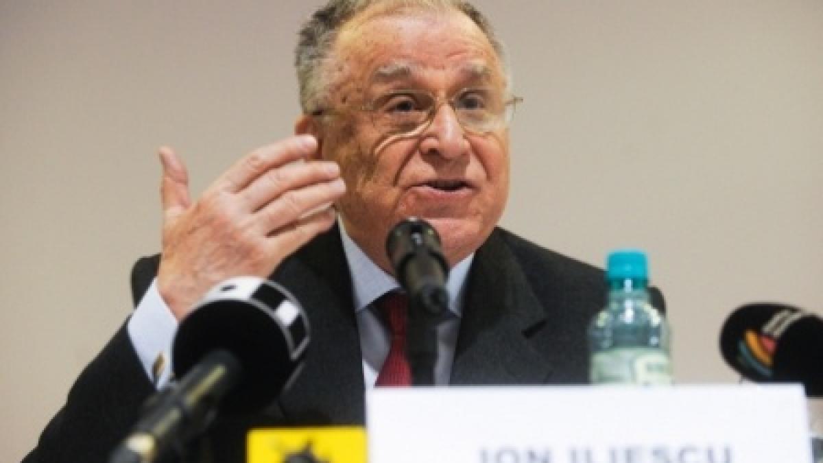 ziua nationala ion iliescu va fi prezent in tribuna oficiala la parada militara de la arcul de
