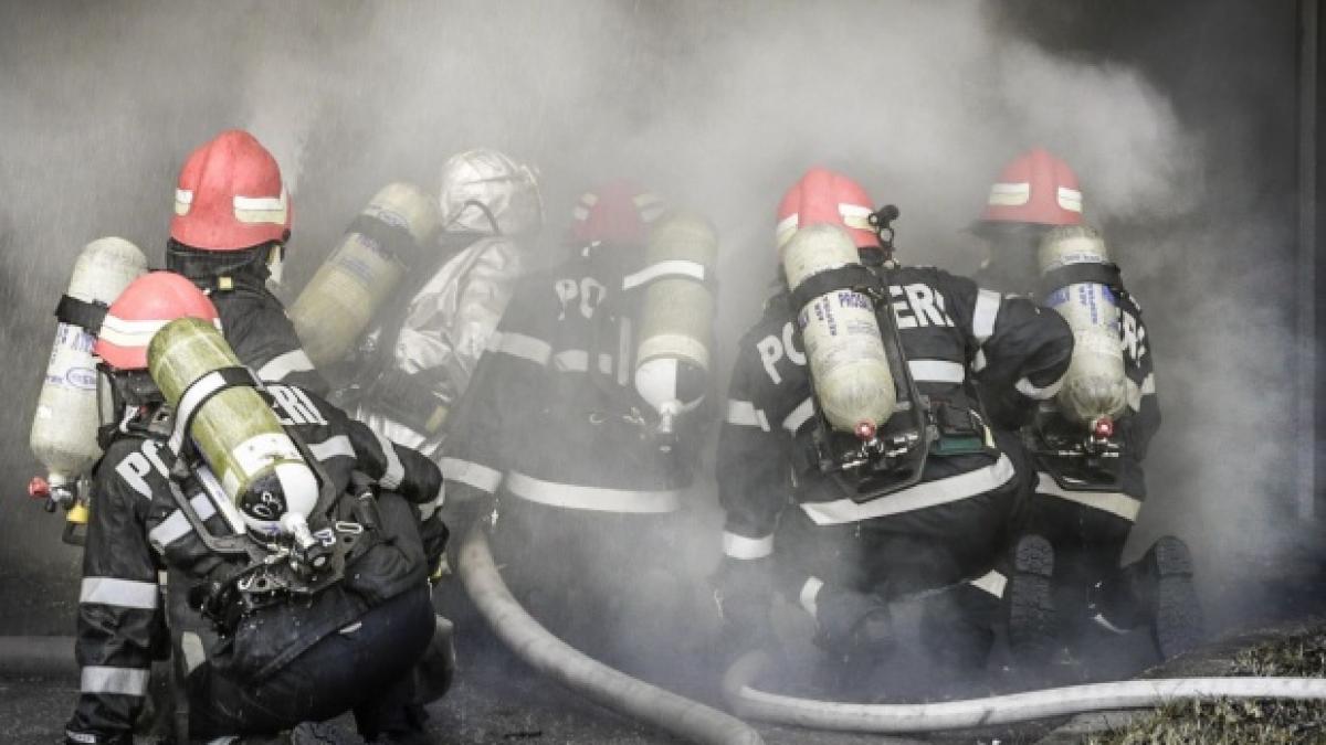 incendiu puternic la o hala de langa primaria din agigea