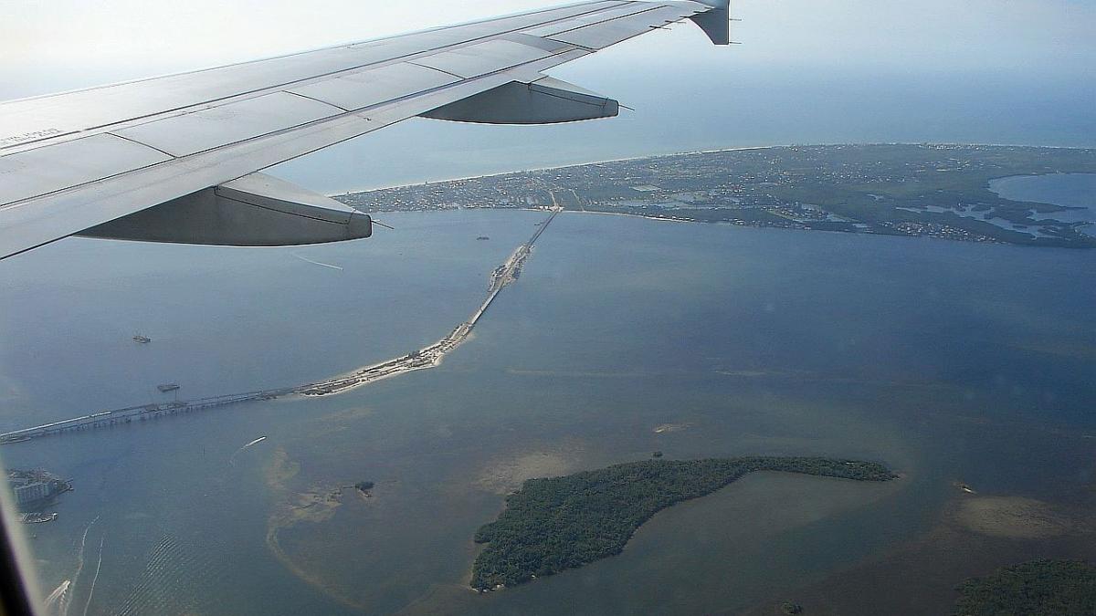 o noua catastrofa aviatica avion indonezian prabusit in mare cu 15 persoane la bord