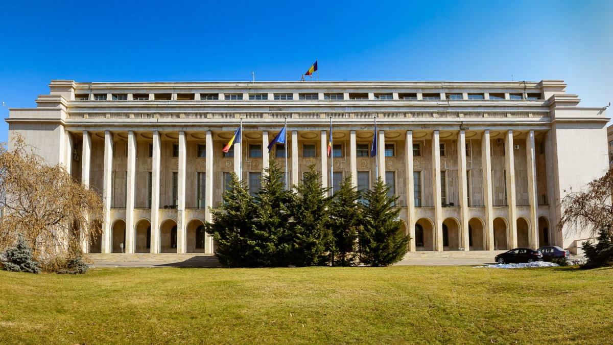 peste 200 de persoane cu dizabilitati au protestat sambata la guvern