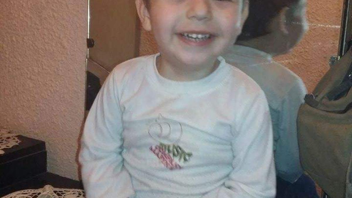 un baietel de trei ani lupta pentru viata sa haideti sa i facem sarbatorile mai frumoase