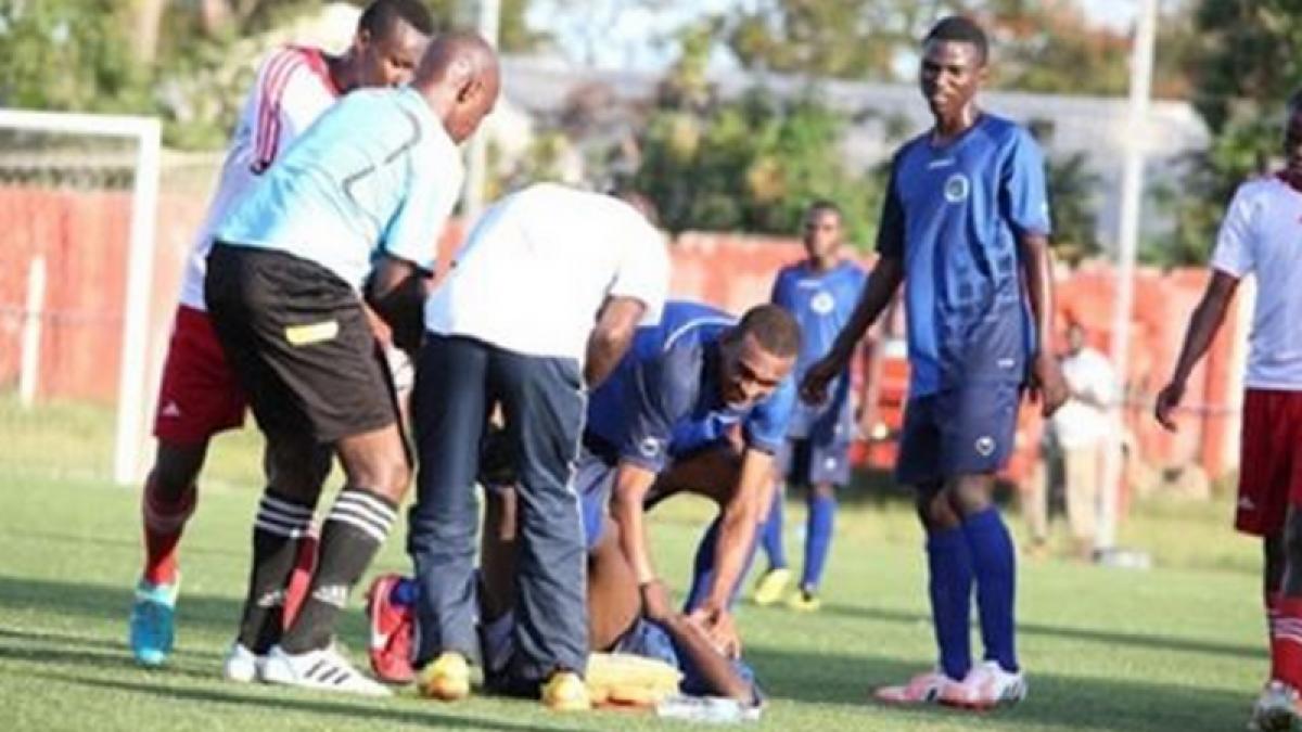 tulburator un nou caz ekeng un fotbalist african a murit pe gazon la cateva momente dupa ce a