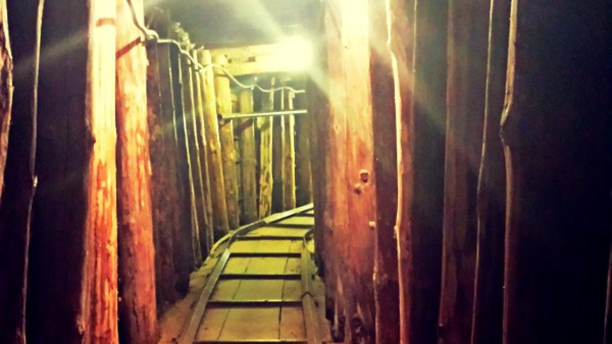 cum a supravietuit sarajevo asediului sarbesc tunelul vietii din curtea unui bosniac
