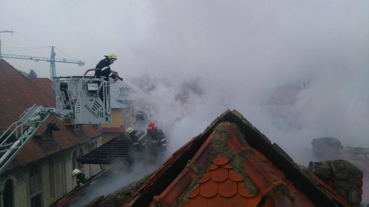 incendiu puternic in bucuresti mansarda unei case a luat foc