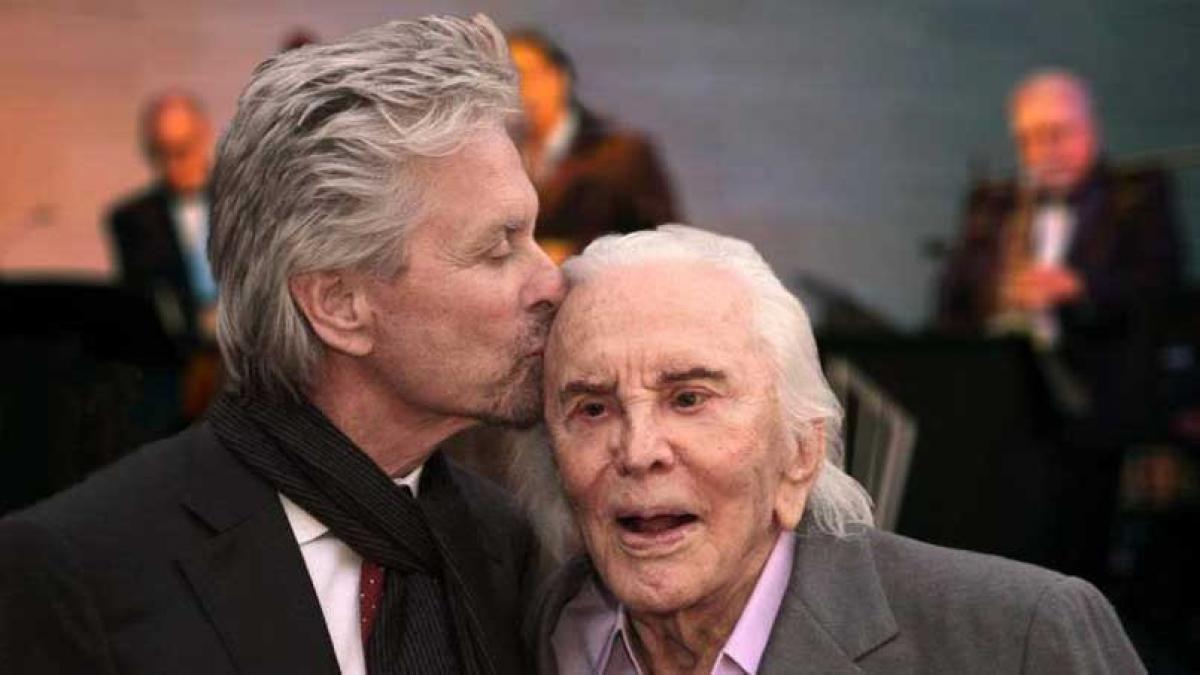 kirk douglas implineste 100 de ani