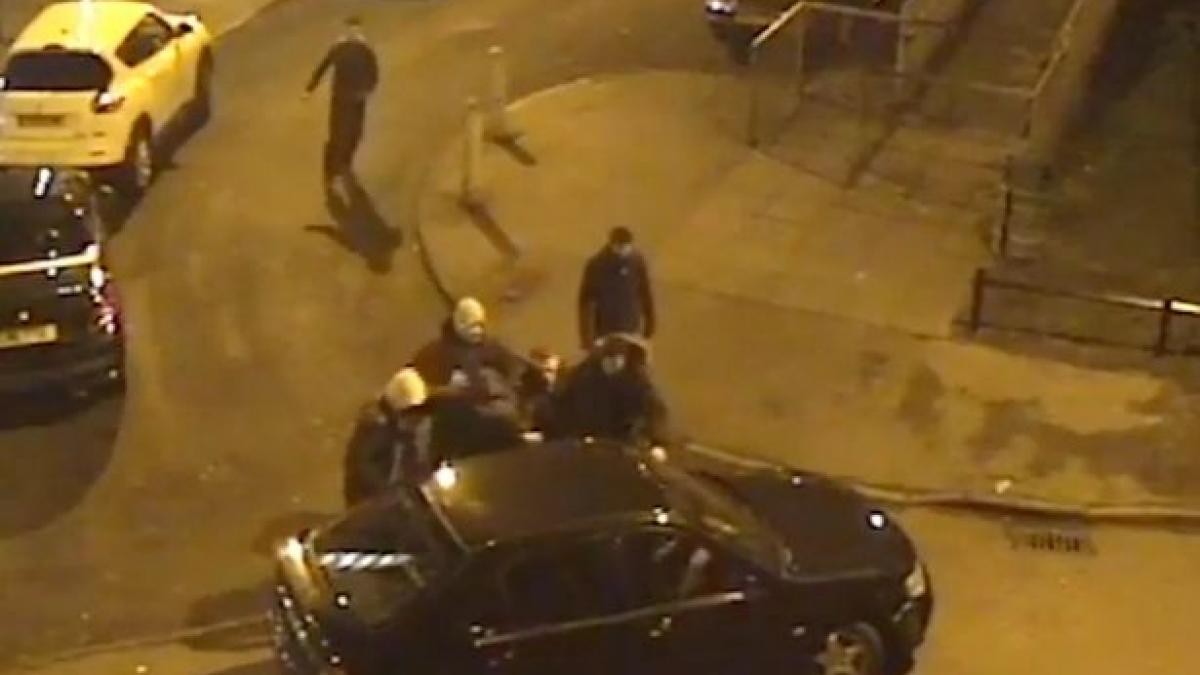 scandal cu macete si pistoale pe strazile londrei