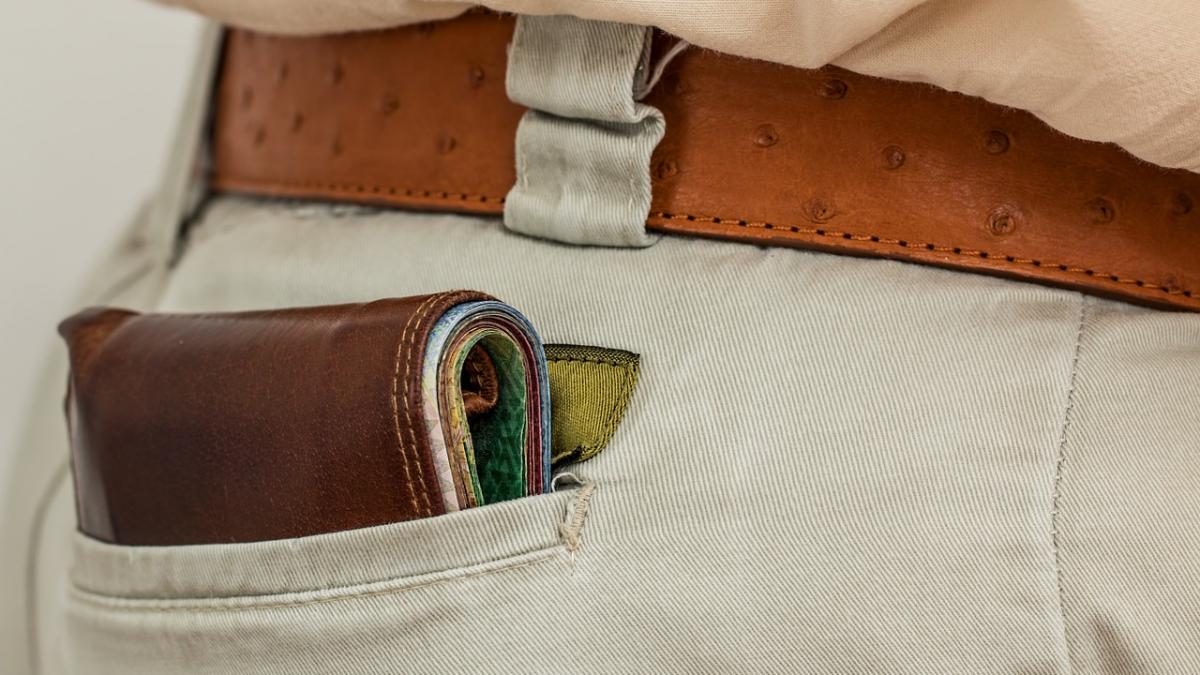 un candidat pnl le recomanda fetelor sarace din romania gasiti va un prieten cu bani