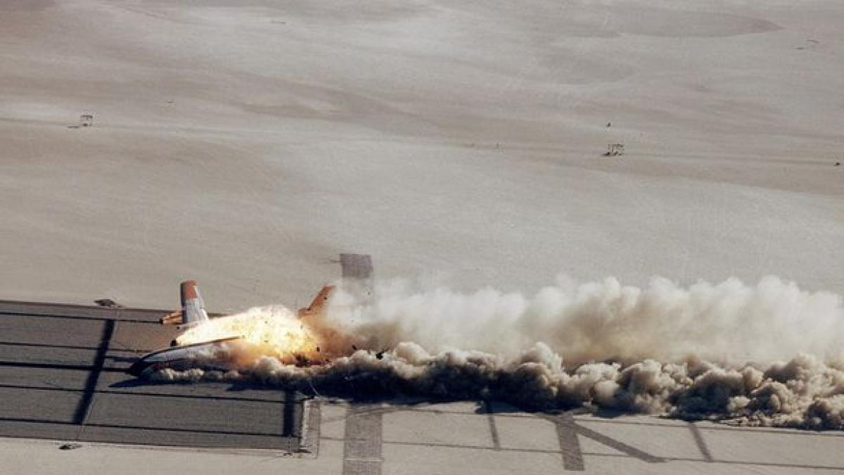 imagini spectaculoase cu un avion al nasa care s a prabusit