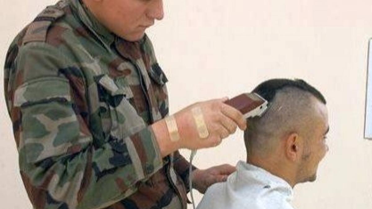 peste un milion de romani risca amenzi pentru ca au uitat de armata