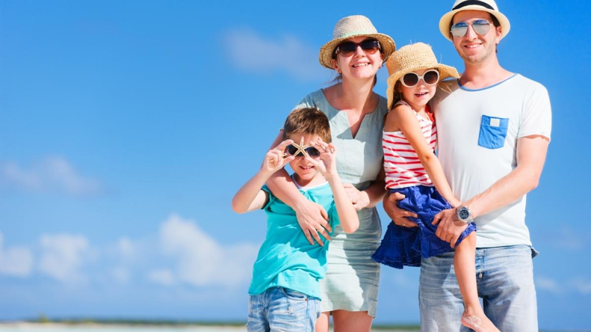 romanii isi rezerva iarna vacanta de vara ca sa plateasca mai putin vanzarile early booking au