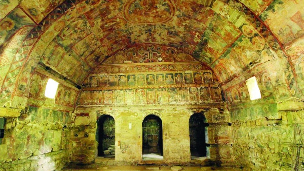 un loc unic in lume biserica ingropata de la causeni