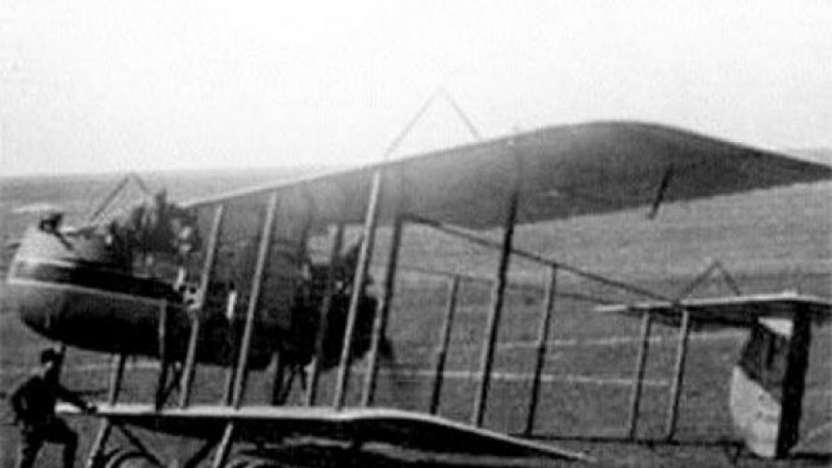 povestea aviatorului mort in anonimat care a zburat la 40 de grade cu documentele marii uniri de la