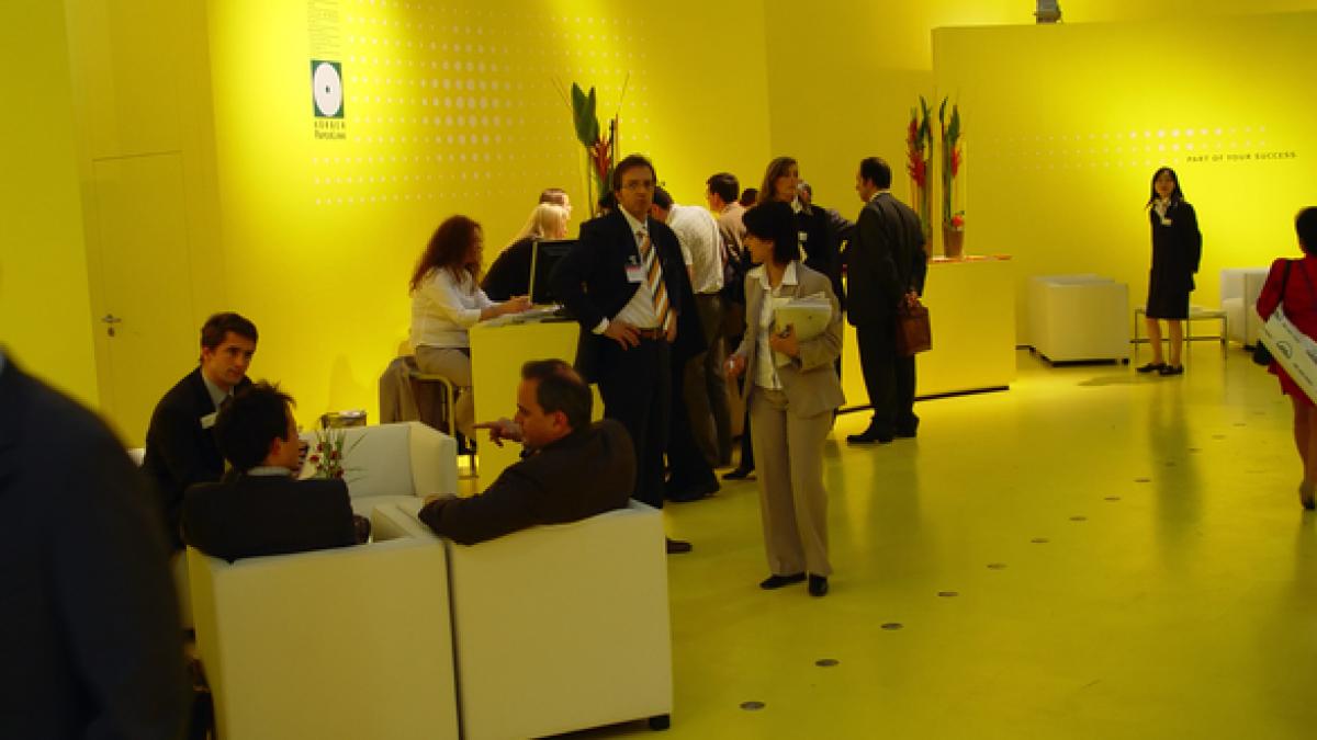 sute de mii de angajati din romania in pericol sa si piarda locurile de munca