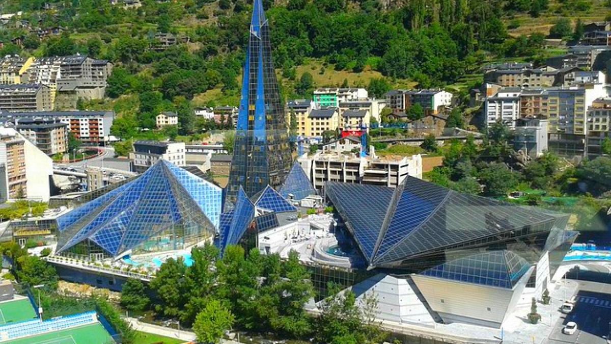 tara europeana prea mica pentru a face parte din ue nu aeroport sau autostrazi dar milioane de