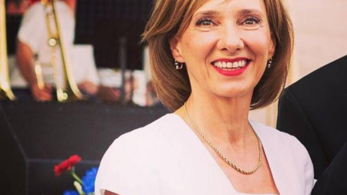 carmen iohannis din nou singura la vot am buletin de sibiu